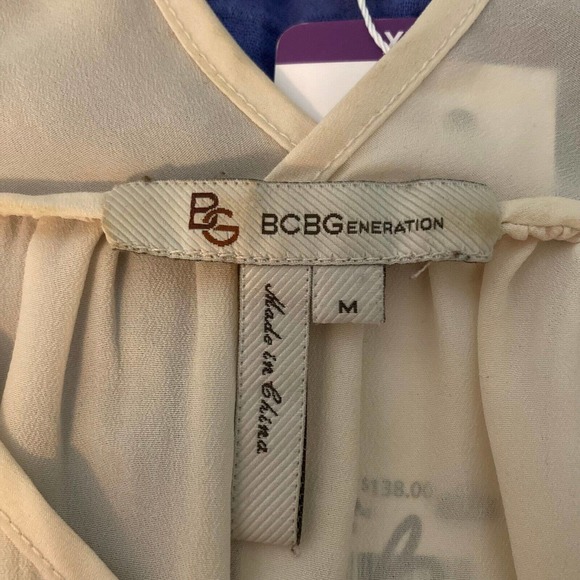 BCBG Tank Top Womens Sz M Ivory Sheer Chiffon V-Neck Gathered Back Sleeveless - Picture 6 of 10